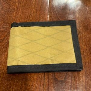 Flowfold Bi-Fold Wallet